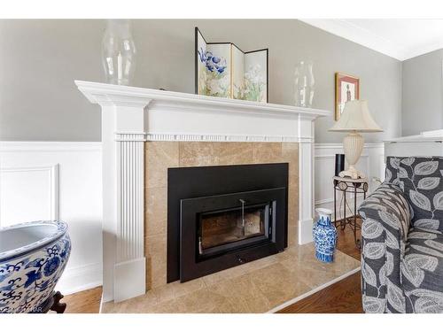 19 Queen Mary Drive, St. Catharines, ON - Indoor Photo Showing Living Room With Fireplace