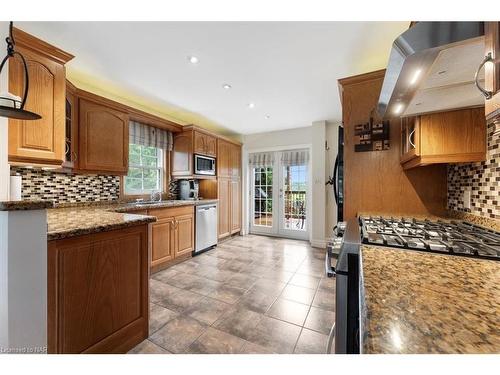 19 Queen Mary Drive, St. Catharines, ON - Indoor Photo Showing Kitchen