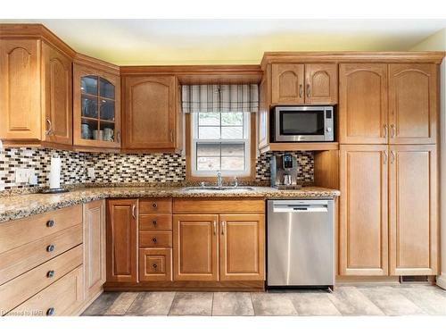 19 Queen Mary Drive, St. Catharines, ON - Indoor Photo Showing Kitchen