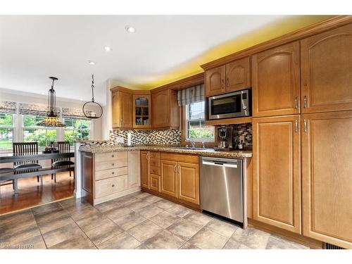 19 Queen Mary Drive, St. Catharines, ON - Indoor Photo Showing Kitchen