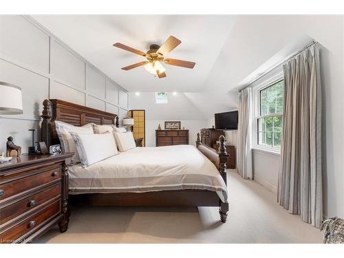 19 Queen Mary Drive, St. Catharines, ON - Indoor Photo Showing Bedroom