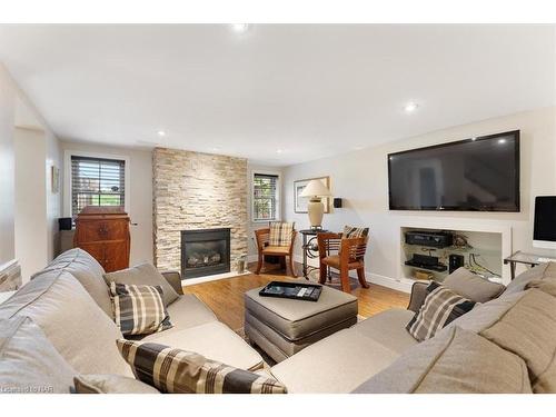 19 Queen Mary Drive, St. Catharines, ON - Indoor Photo Showing Living Room With Fireplace