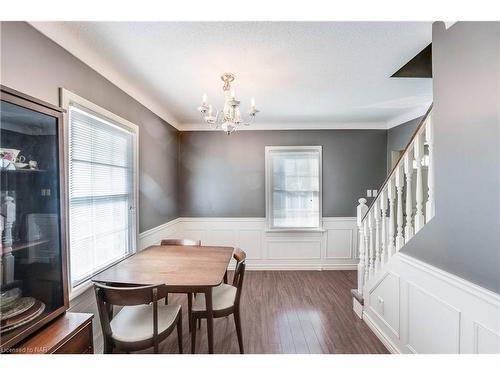 2 Lincoln Avenue, St. Catharines, ON - Indoor Photo Showing Dining Room