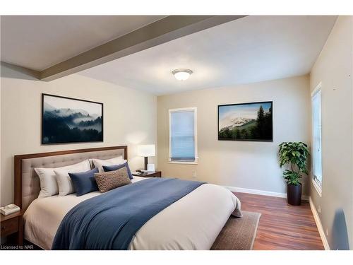 2 Lincoln Avenue, St. Catharines, ON - Indoor Photo Showing Bedroom