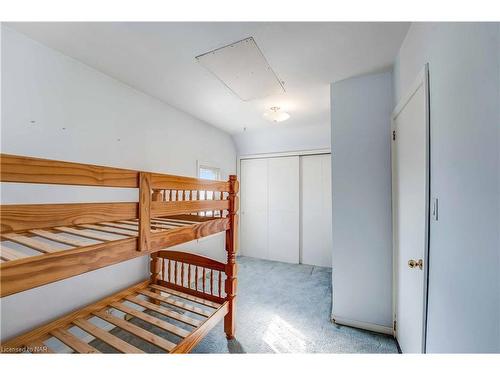 2 Lincoln Avenue, St. Catharines, ON - Indoor Photo Showing Bedroom