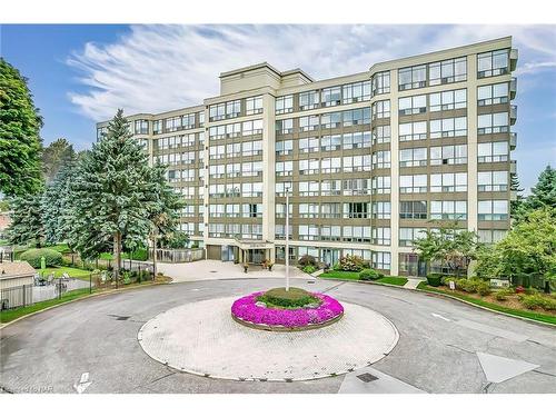 710-5100 Dorchester Road, Niagara Falls, ON - Outdoor With Facade