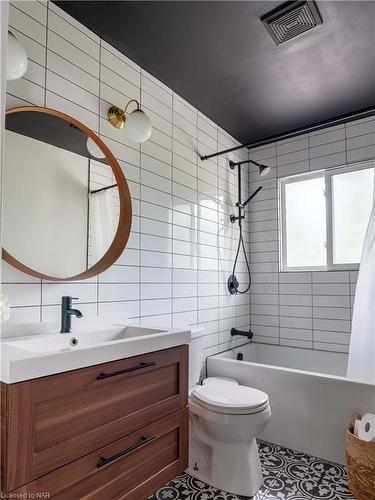 41747 Mill Race Road, Wainfleet, ON - Indoor Photo Showing Bathroom