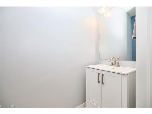 1 Addison Drive, St. Catharines, ON - Indoor Photo Showing Bathroom