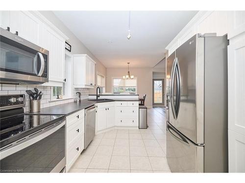 1 Addison Drive, St. Catharines, ON - Indoor Photo Showing Kitchen