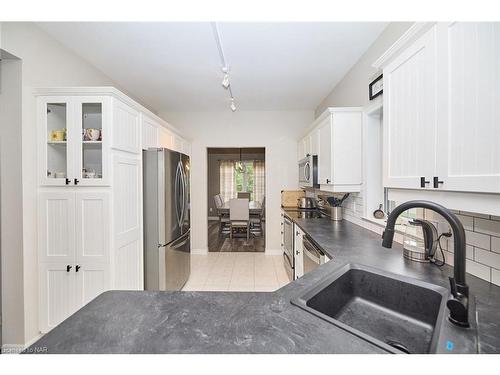 1 Addison Drive, St. Catharines, ON - Indoor Photo Showing Kitchen