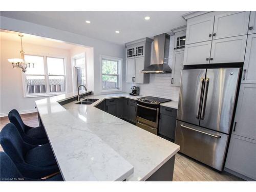 6 Gertrude Street, St. Catharines, ON - Indoor Photo Showing Kitchen With Double Sink With Upgraded Kitchen