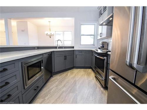 6 Gertrude Street, St. Catharines, ON - Indoor Photo Showing Kitchen With Upgraded Kitchen