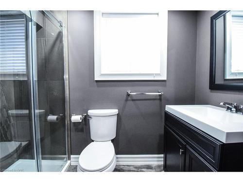 6 Gertrude Street, St. Catharines, ON - Indoor Photo Showing Bathroom