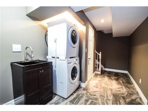 6 Gertrude Street, St. Catharines, ON - Indoor Photo Showing Laundry Room