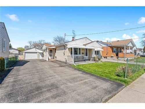 11 Parkwood Drive, St. Catharines, ON - Outdoor With Facade