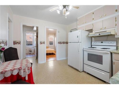 11 Parkwood Drive, St. Catharines, ON - Indoor Photo Showing Kitchen