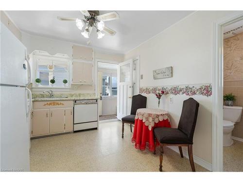 11 Parkwood Drive, St. Catharines, ON - Indoor Photo Showing Kitchen