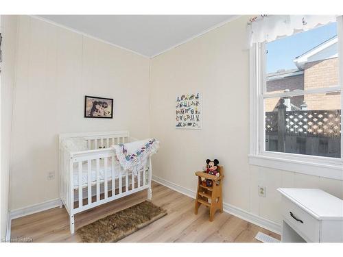 11 Parkwood Drive, St. Catharines, ON - Indoor Photo Showing Bedroom