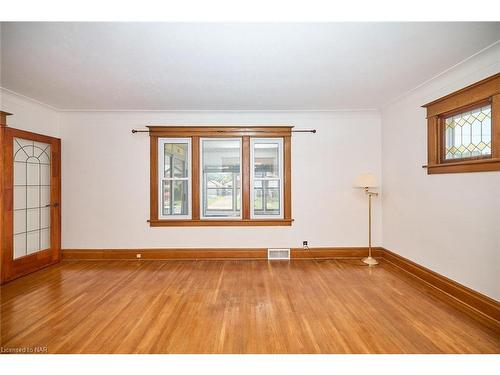 5835 Symmes Street, Niagara Falls, ON - Indoor Photo Showing Other Room