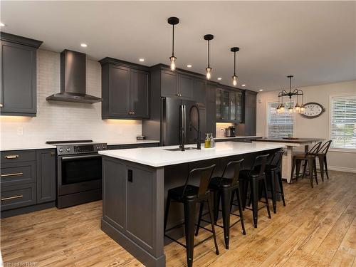 5 Grange Crescent, Niagara-On-The-Lake, ON - Indoor Photo Showing Kitchen With Upgraded Kitchen