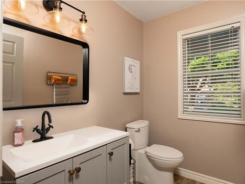 5 Grange Crescent, Niagara-On-The-Lake, ON - Indoor Photo Showing Bathroom