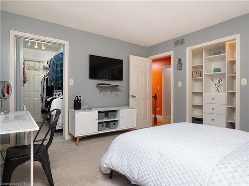 5 Grange Crescent, Niagara-On-The-Lake, ON - Indoor Photo Showing Bedroom