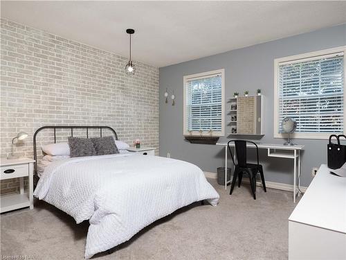 5 Grange Crescent, Niagara-On-The-Lake, ON - Indoor Photo Showing Bedroom