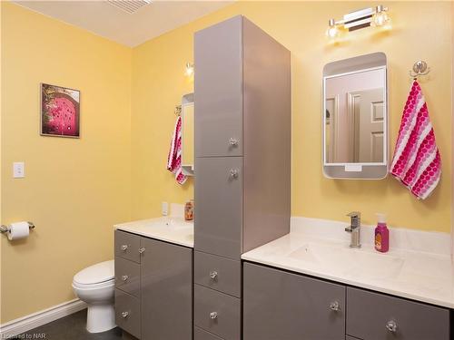 5 Grange Crescent, Niagara-On-The-Lake, ON - Indoor Photo Showing Bathroom