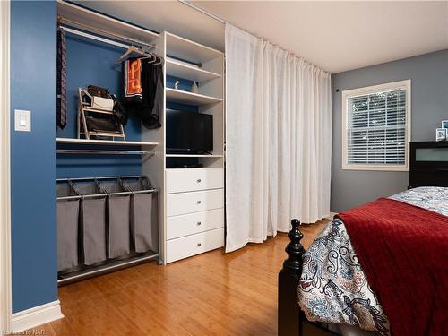 5 Grange Crescent, Niagara-On-The-Lake, ON - Indoor Photo Showing Bedroom