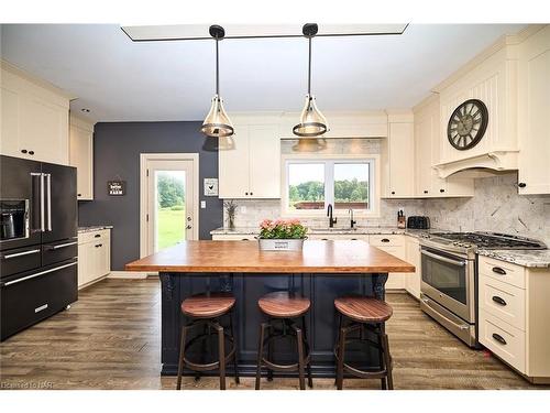 736 Chantler Road, Pelham, ON - Indoor Photo Showing Kitchen