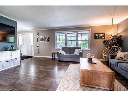 480 South Pelham Road, Welland, ON - Indoor Photo Showing Living Room