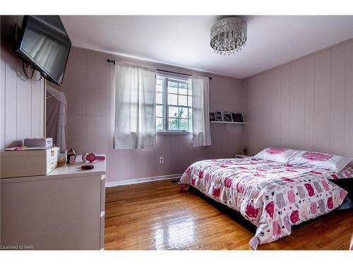 480 South Pelham Road, Welland, ON - Indoor Photo Showing Bedroom