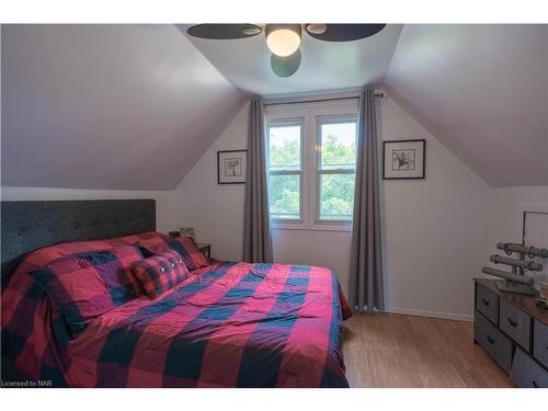 51 Wallace Avenue S, Welland, ON - Indoor Photo Showing Bedroom