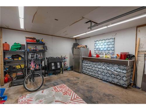 51 Wallace Avenue S, Welland, ON - Indoor Photo Showing Garage