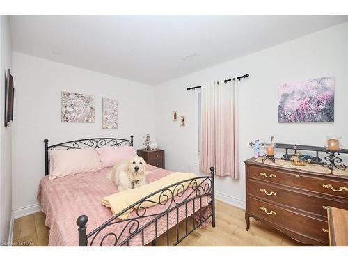 115 Ridgeway Road, Crystal Beach, ON - Indoor Photo Showing Bedroom