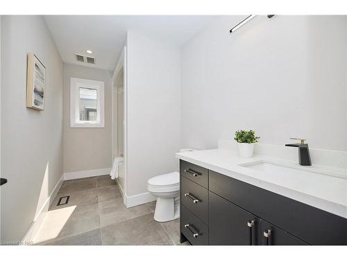 25 Alicia Crescent, Thorold, ON - Indoor Photo Showing Bathroom