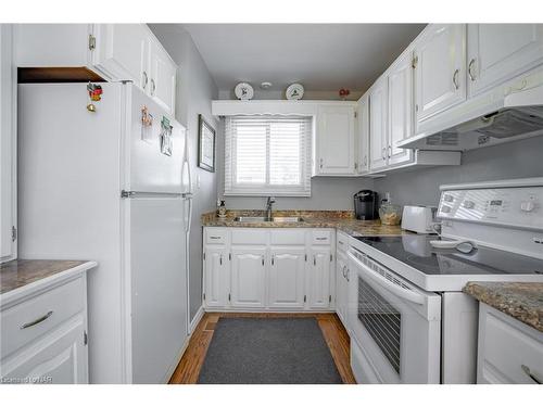 37 Bowden Street, Fort Erie, ON - Indoor Photo Showing Kitchen With Double Sink