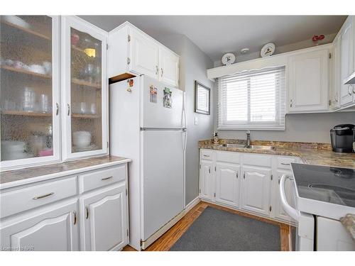 37 Bowden Street, Fort Erie, ON - Indoor Photo Showing Kitchen With Double Sink