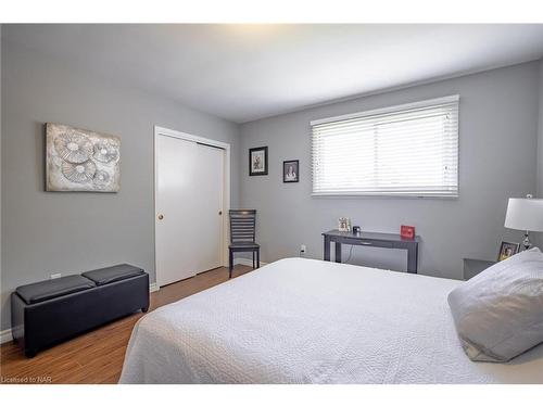 37 Bowden Street, Fort Erie, ON - Indoor Photo Showing Bedroom