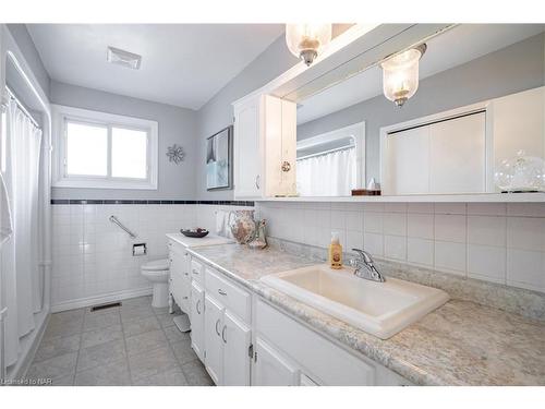 37 Bowden Street, Fort Erie, ON - Indoor Photo Showing Bathroom