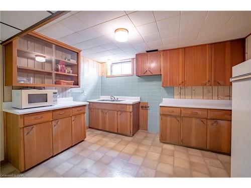 37 Bowden Street, Fort Erie, ON - Indoor Photo Showing Kitchen