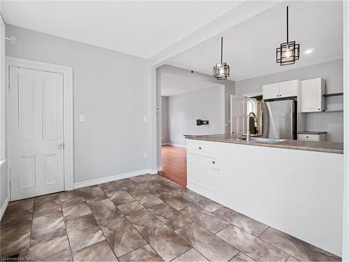 430 Ridge Road N, Fort Erie, ON - Indoor Photo Showing Kitchen