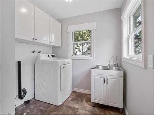 430 Ridge Road N, Fort Erie, ON - Indoor Photo Showing Laundry Room