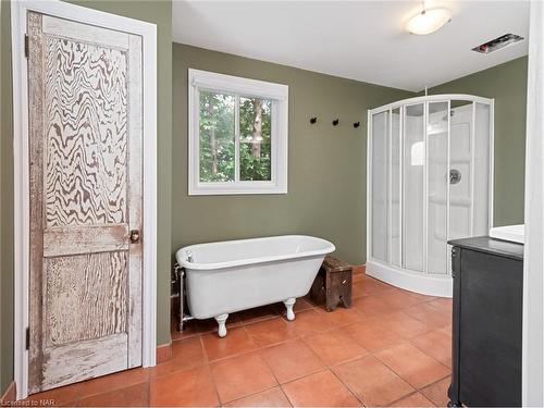 430 Ridge Road N, Fort Erie, ON - Indoor Photo Showing Bathroom