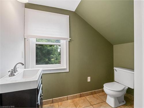 430 Ridge Road N, Fort Erie, ON - Indoor Photo Showing Bathroom