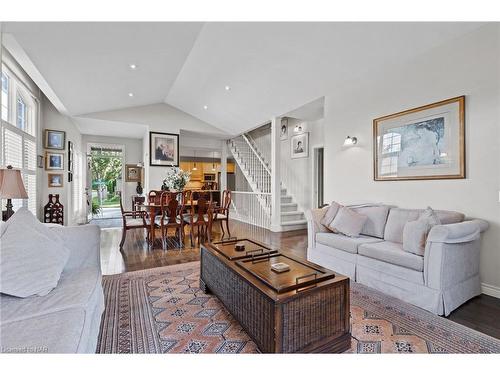 2 Chardonnay Place, Niagara-On-The-Lake, ON - Indoor Photo Showing Living Room