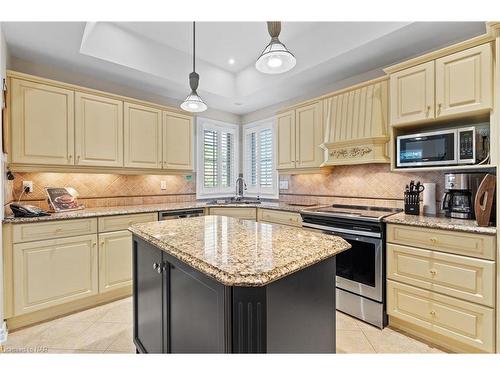 2 Chardonnay Place, Niagara-On-The-Lake, ON - Indoor Photo Showing Kitchen