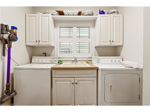 2 Chardonnay Place, Niagara-On-The-Lake, ON - Indoor Photo Showing Laundry Room