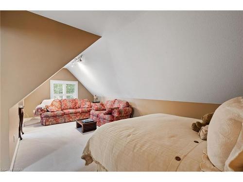 2 Chardonnay Place, Niagara-On-The-Lake, ON - Indoor Photo Showing Bedroom