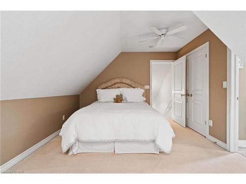 2 Chardonnay Place, Niagara-On-The-Lake, ON - Indoor Photo Showing Bedroom